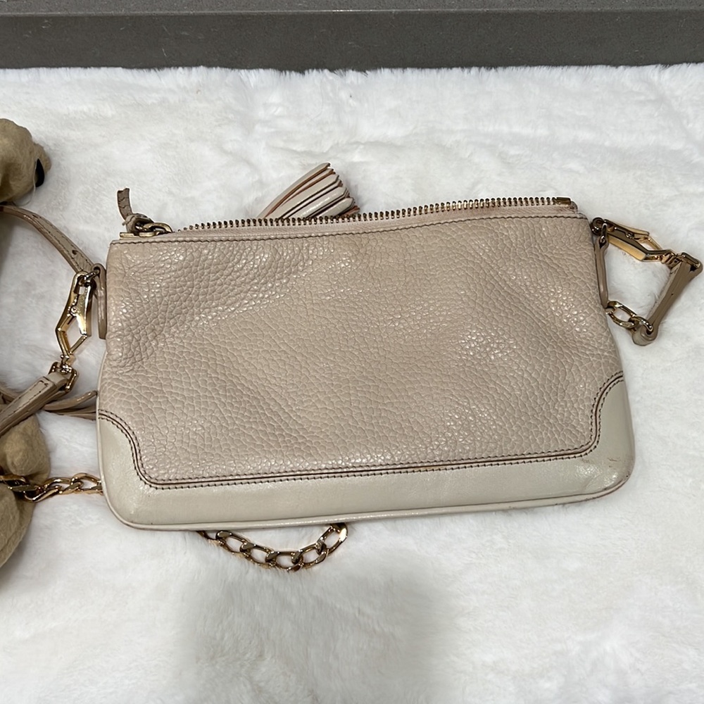 Burberry cross body with gold chain. - Picture 7 of 13